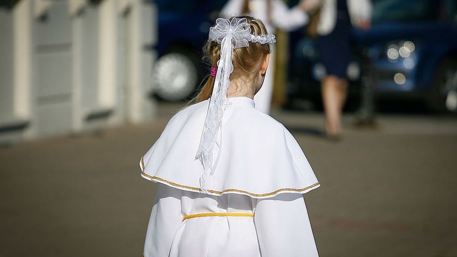 Do kogo należą pieniądze z Pierwszej Komunii Świętej? Eksperci odpowiadają