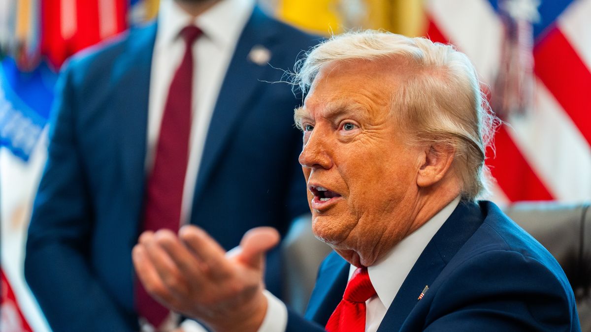 WASHINGTON, DC  August 25, 2025:

US President Donald Trump speaks during the signing of Executive Orders in the Oval Office of the White House on Monday August 25, 2025. Deputy White House chief of staff Stephen Miller, administrator of the Drug Enforcement Administration (DEA) Terry Cole, US attorney general Pam Bondi, US Vice President JD Vance, US secretary of defense Pete Hegseth, secretary of the US Department of Homeland Security (DHS) Kristi Noem, and director of the US Marshals Service Gadyaces Serralta were in attendance. 

(Photo by Demetrius Freeman/The Washington Post via Getty Images)