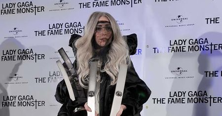 Gaga odbiera platynową płytę!