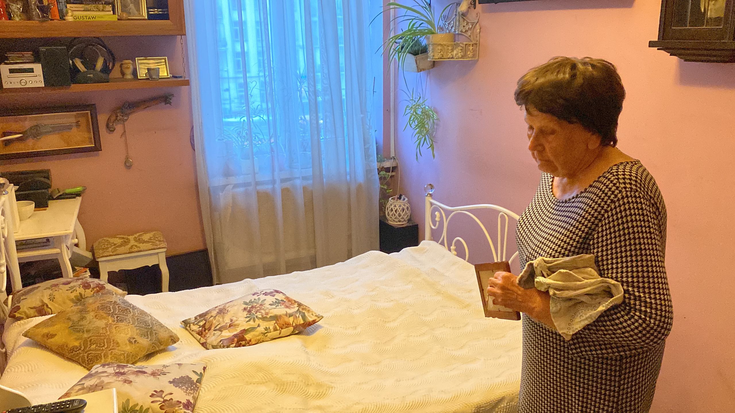 - W tym pokoju mieszkał mój wnuczek. To był taki dobry chłopak - mówi pani Ania