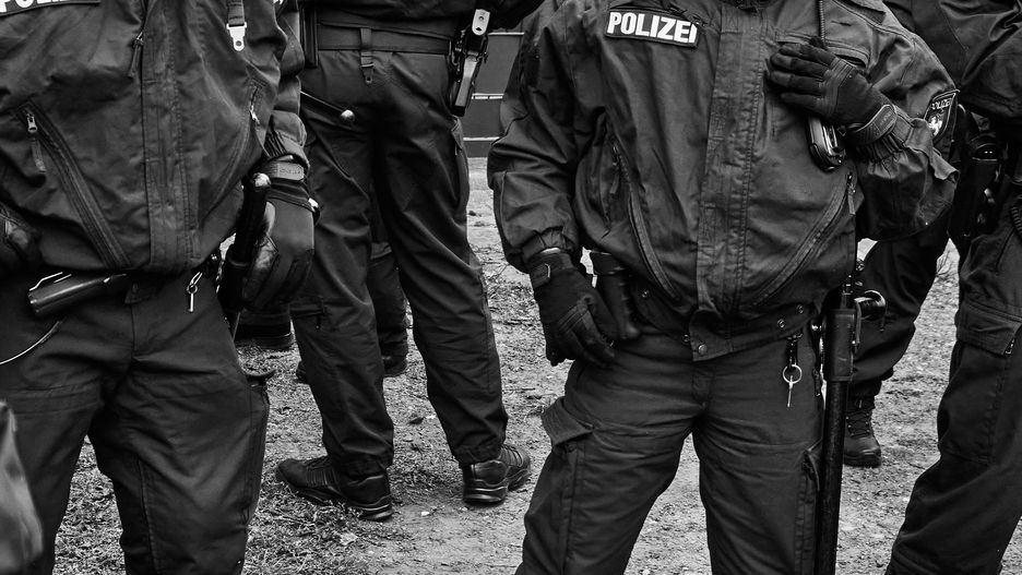 Dwie osoby nie żyją po ataku nożownika w północnych Niemczech.