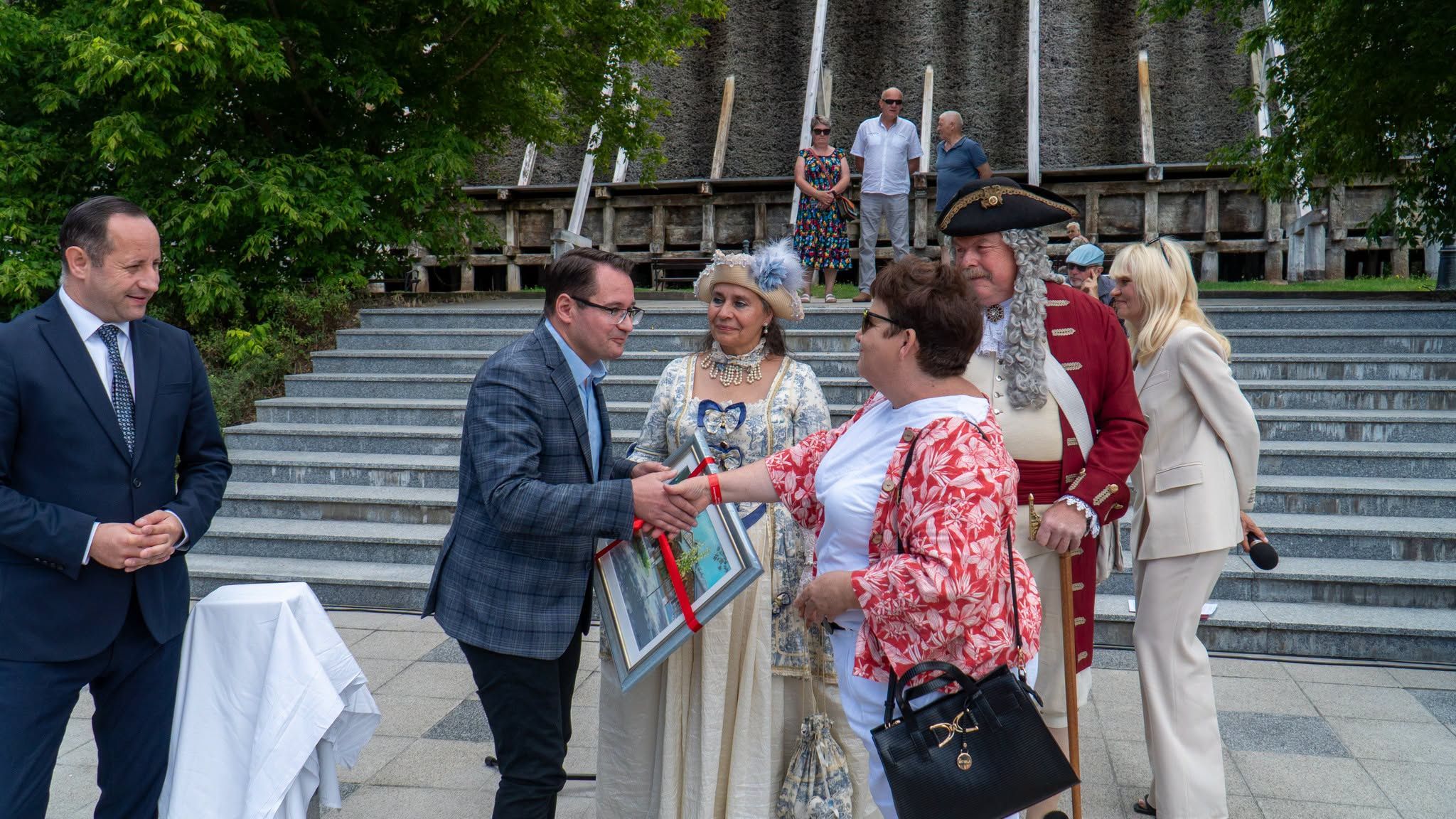Odsłonięcie tablicy pamiątkowej w Ciechocinku