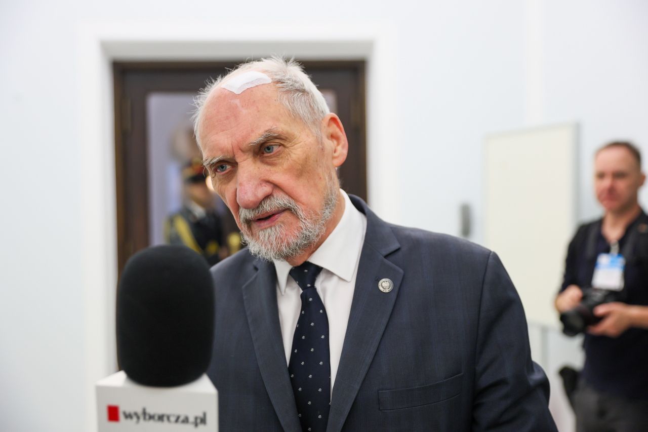 Macierewicz straci dostępy? Jest kontrola ABW