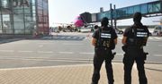 Wrocław. Akcja służb na lotnisku. Pasażer w kajdankach
