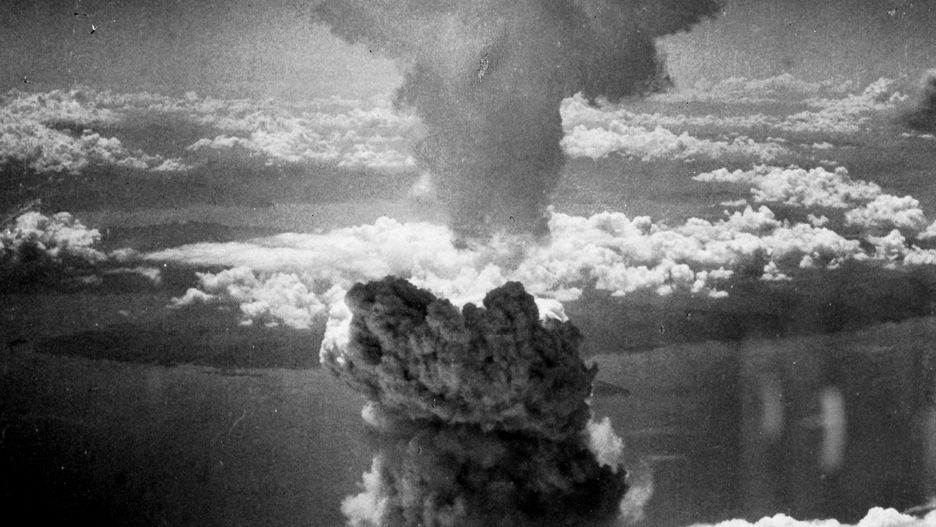 Grzyb atomowy po zrzuceniu bomby na Nagasaki