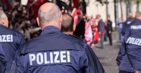 Niemcy: atak na ukraińskiego chłopca. Wrzucił dziecko do kanału