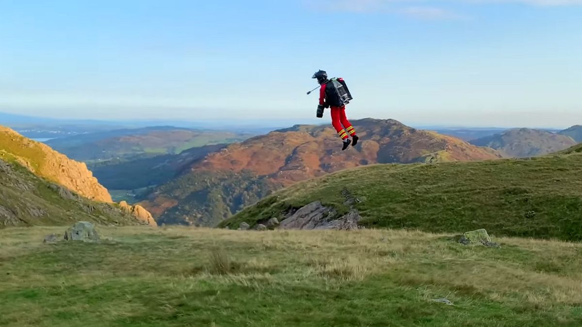 Ratownicy górscy z plecakami odrzutowymi. Dotrą na szczyt w 90 sekund [Zobacz wideo] 1