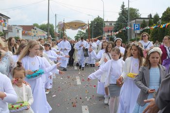 Boże Ciało 2025 w parafii pod wezwaniem Narodzenia Najświętszej Maryi Panny przy ulicy Kościuszki w Bełchatowie