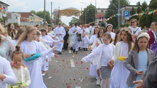 Boże Ciało 2025 w parafii pod wezwaniem Narodzenia Najświętszej Maryi Panny przy ulicy Kościuszki w Bełchatowie