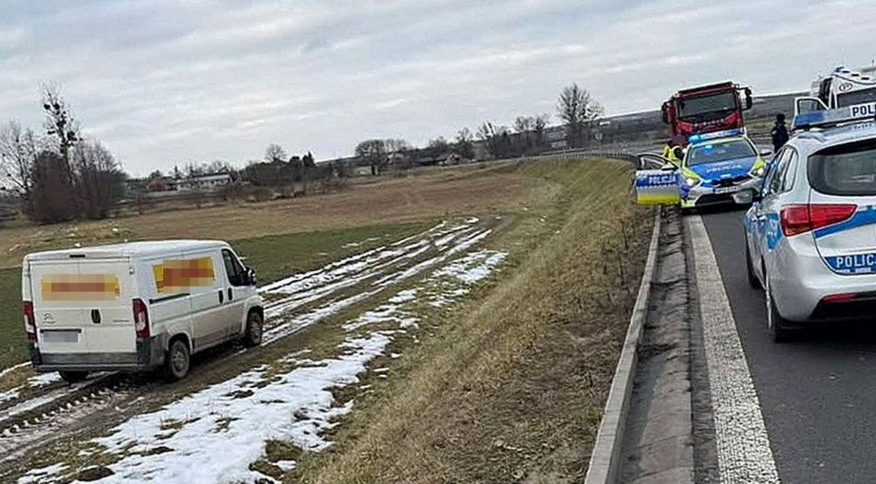 Rzuciła go dziewczyna. Oto co zrobił kurierowi