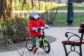 Koronawirus w Polsce. Czy dzieci powinny nosić maseczki?
