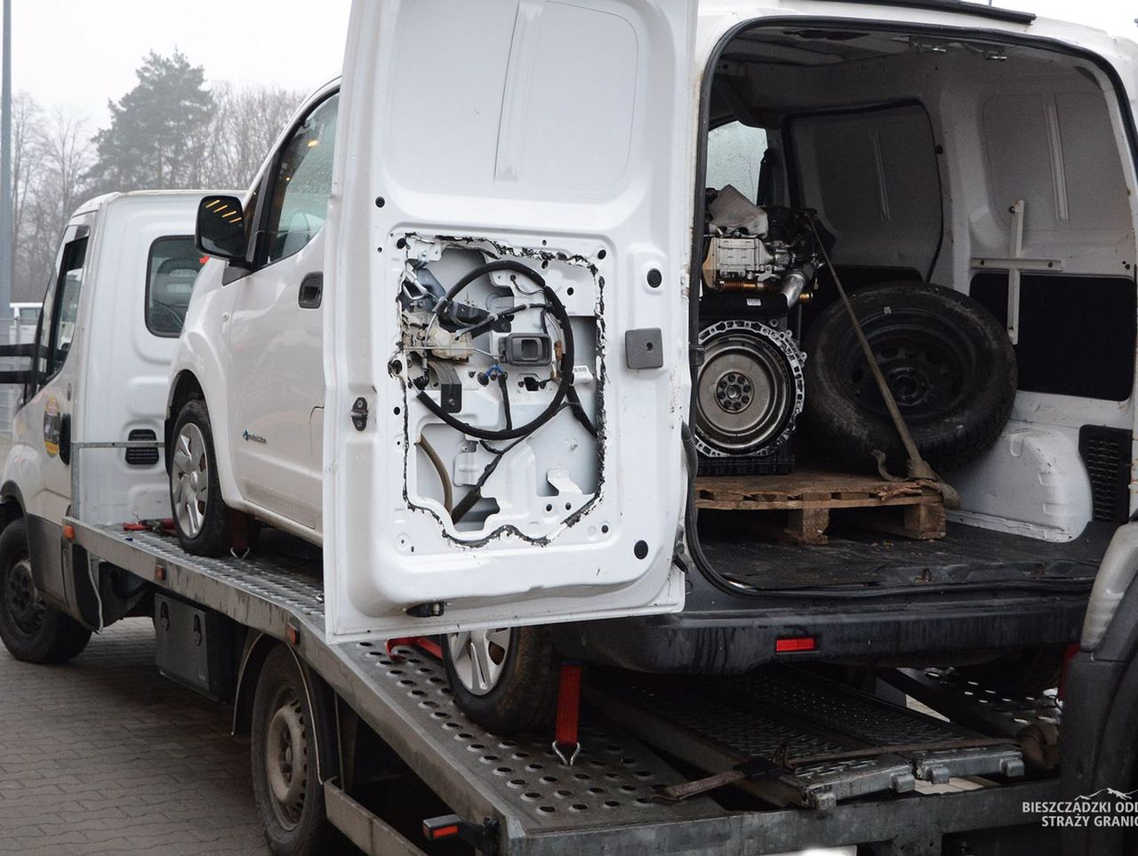 Podkarpackie: Próbowali wywieźć z Polski części ze skradzionych samochodów