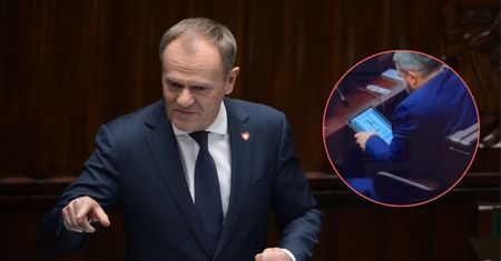 Tusk wygłosił exposé. Kamery nagrały, co robił jeden z polityków PiS