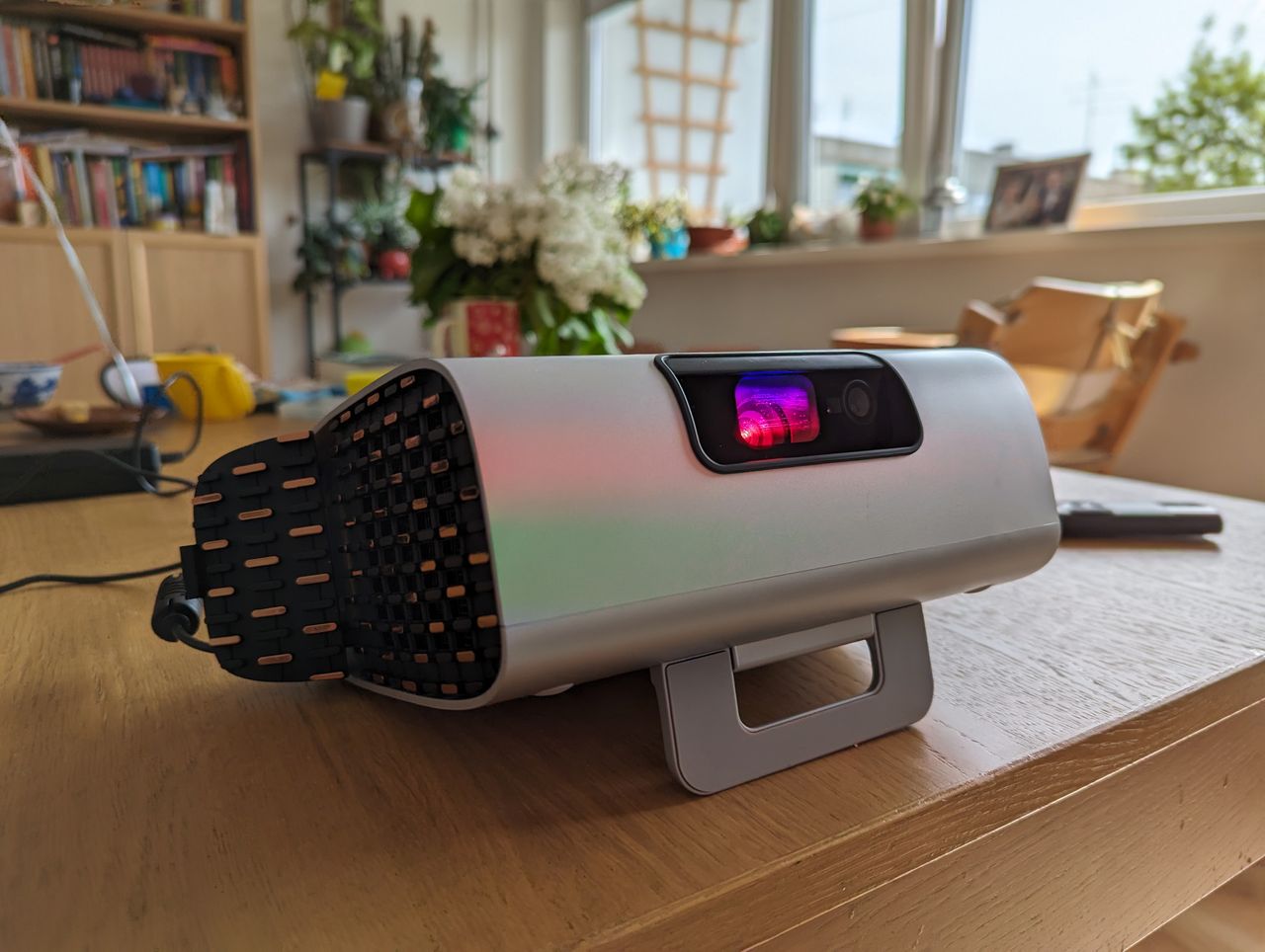 Ultra-kompaktowy projektor laserowy. ViewSonic M10 [Recenzja]