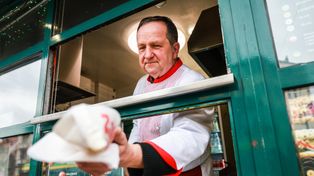 Legendarne Bistro Teatralka w Poznaniu działa od ponad 30 lat. To tu ustawiały się długie kolejki głodnych imprezowiczów