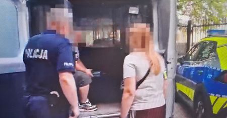 Okradali auta w Warszawie metodą "na walizkę". Zatrzymani przez policję