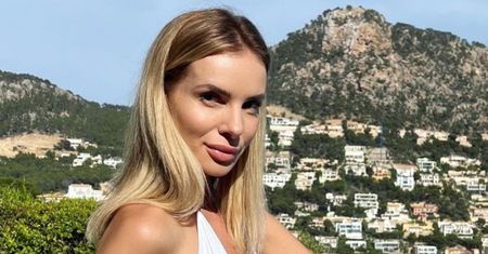 Wskoczyła w nietypowe bikini. Trafiony pomysł czy pomyłka?