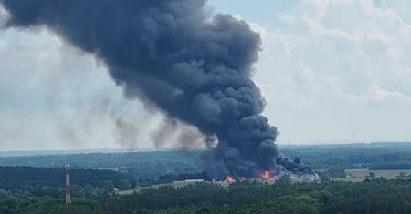 Płonie fabryka na Pomorzu. Ewakuowano mieszkańców