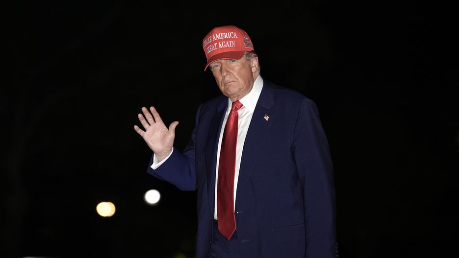 US President Donald Trump returns to the White House in Washington, DC, USA, 29 April 2025 after a rally to mark his 100th day in office in Michigan. EPA/Yuri Gripas / POOL Dostawca: PAP/EPA.