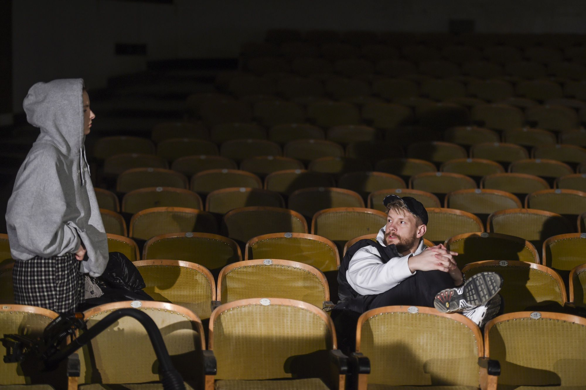 Xavier Wiśniewski kręci teledysk pod okiem Sebastiana Fabijańskiego