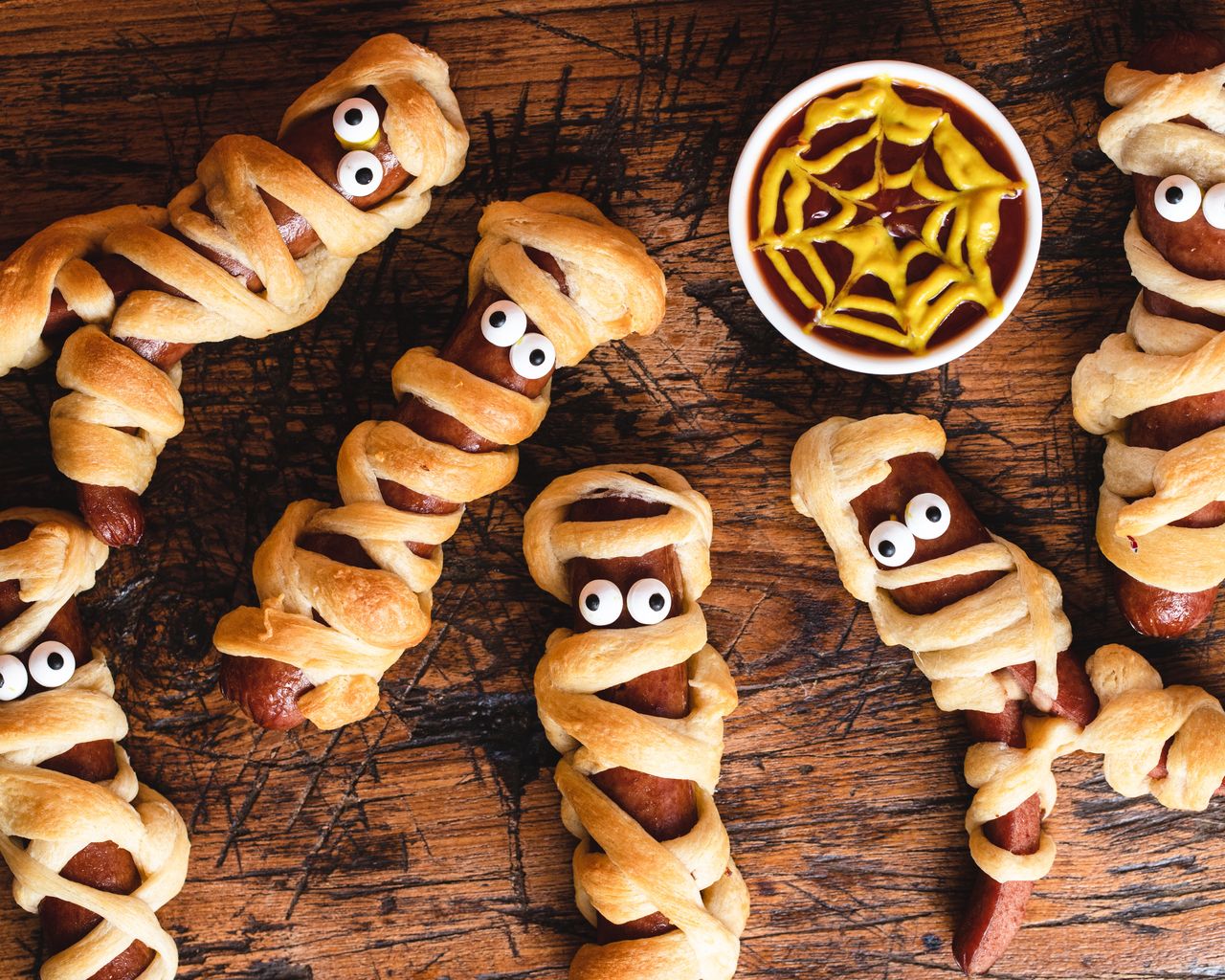 Frightful feasts: Enchanting treats for a spooky Halloween soirée