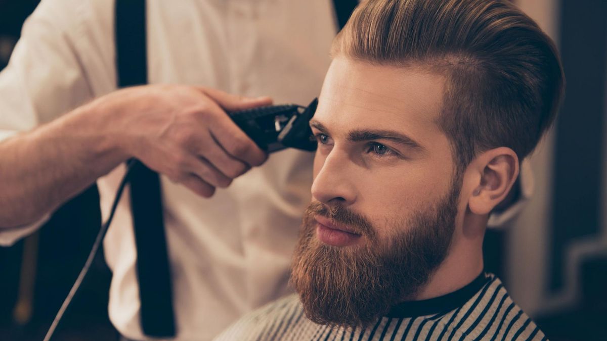 Figówka gronkowcowa często jest rozpoznawana u mężczyzn z zarostem na twarzy.