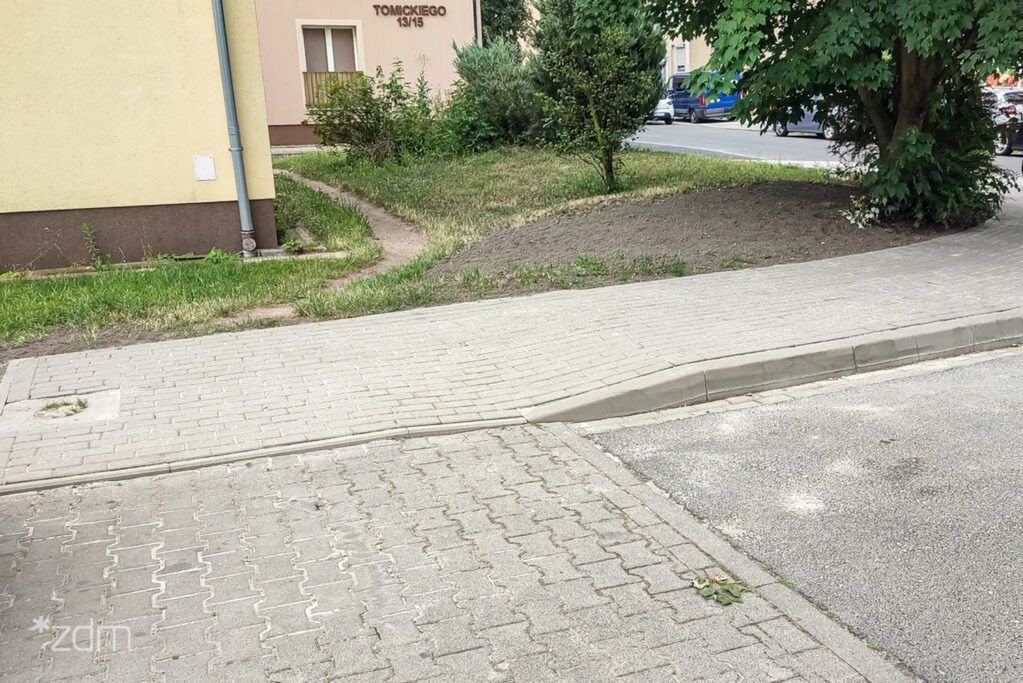 Nowe chodniki na Komandorii