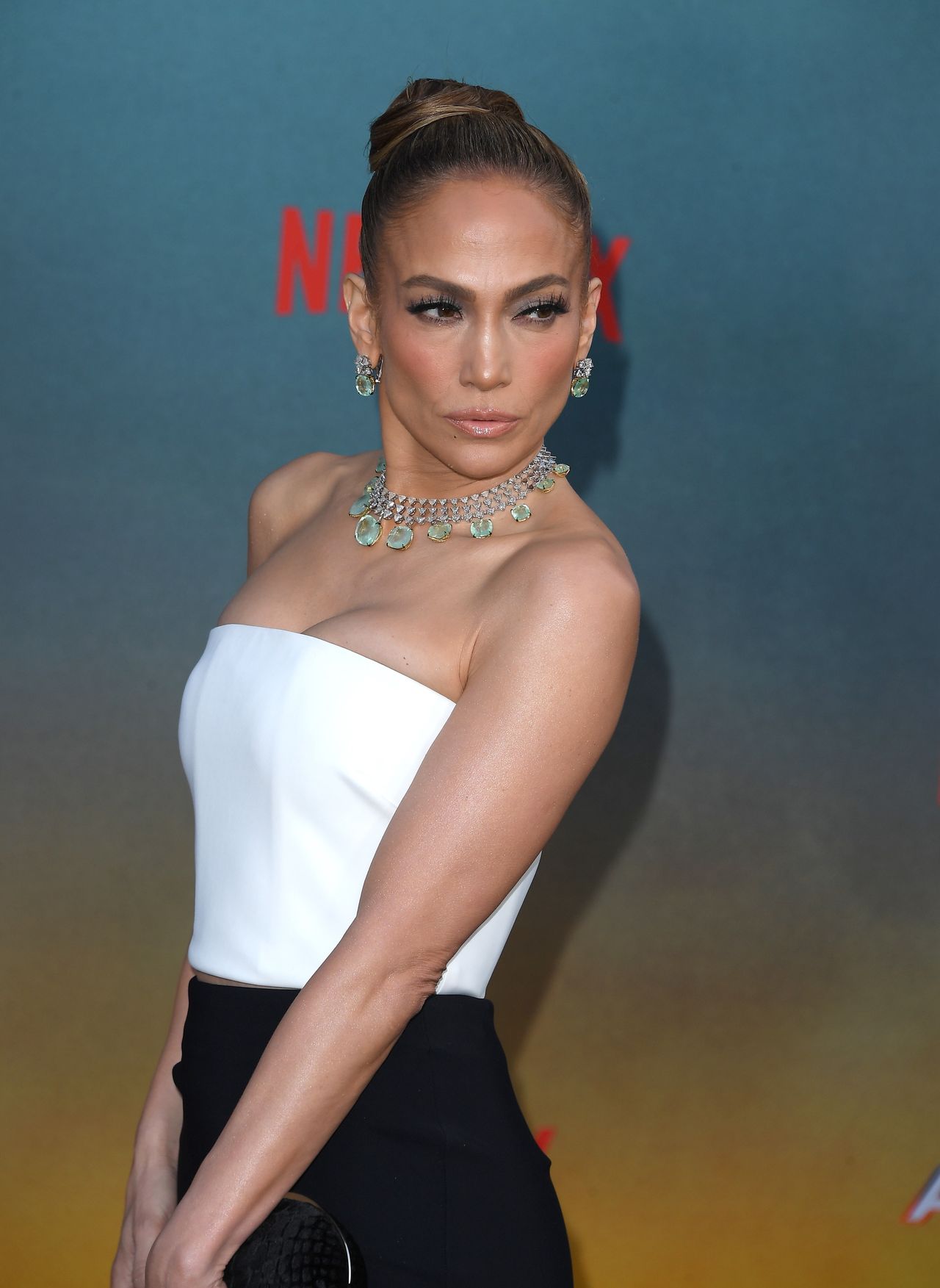 Jennifer Lopez CANCELS her tour!