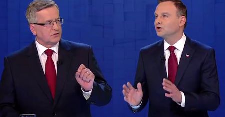 Duda do Komorowskiego: "Pan wychodził z czekoladowym orłem. Kotylionik i balonik, partyjny prezydent!"