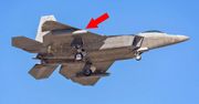 F-22 Raptor z tajemniczymi zasobnikami pod skrzydłami. Zyska nowe możliwości