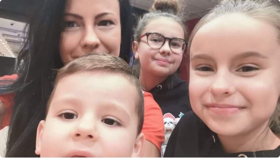 Alina Wirzynkiewicz - mama trójki dzieci - walczy z glejakiem. "Nie mogłam rozpoznać swojej twarzy"