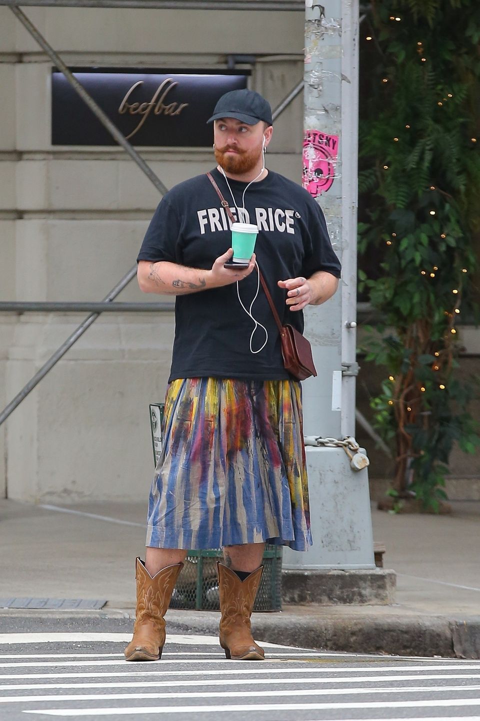 Sam Smith spaceruje ulicami Nowego Jorku w spódnicy