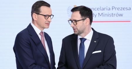 PiS ma w ręku granat, który może za chwilę wybuchnąć. "Cena paliwa pójdzie w górę"