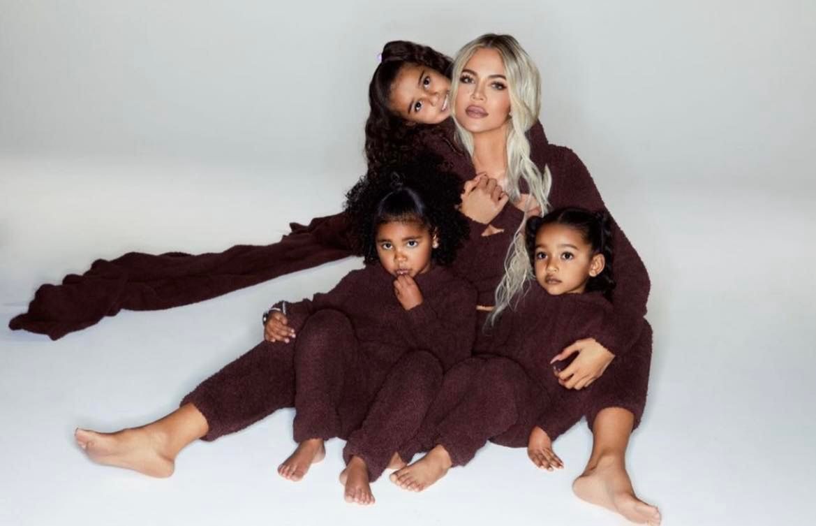 Kardashianki pozują do zdjęć z gromadką dzieci