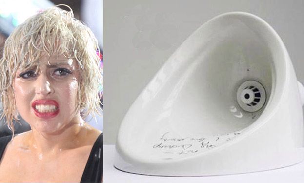 GaGa wystawiła obsikany kibel w galerii!