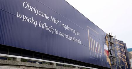 Baner Glapińskiego. Członek RPP: udana akcja reklamowa NBP