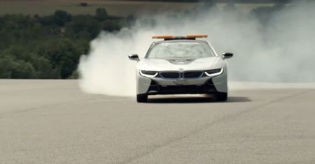BMW i8 jeździ bokiem przed GP Formuły E