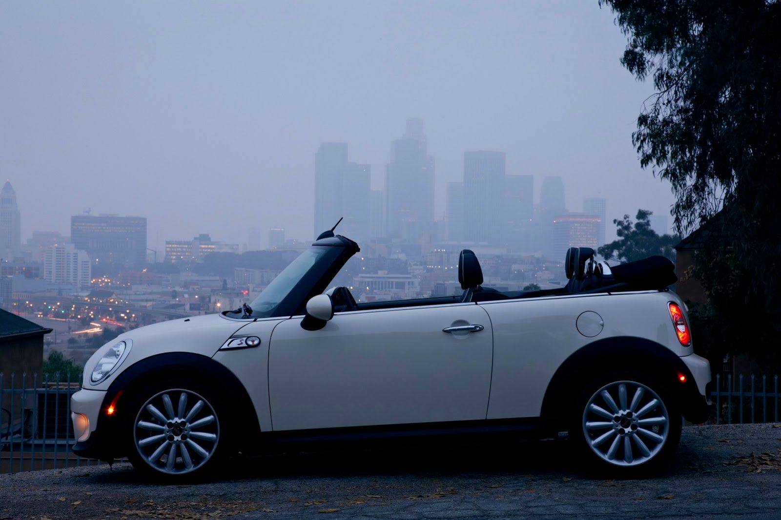 Galeria Mini jako celebracja sprzedaży półmilionowego egzemplarza w USA 78