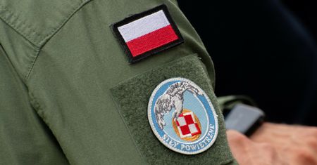 Polscy żołnierze salutują przy hymnie Ukrainy. Jest reakcja Sztabu Generalnego