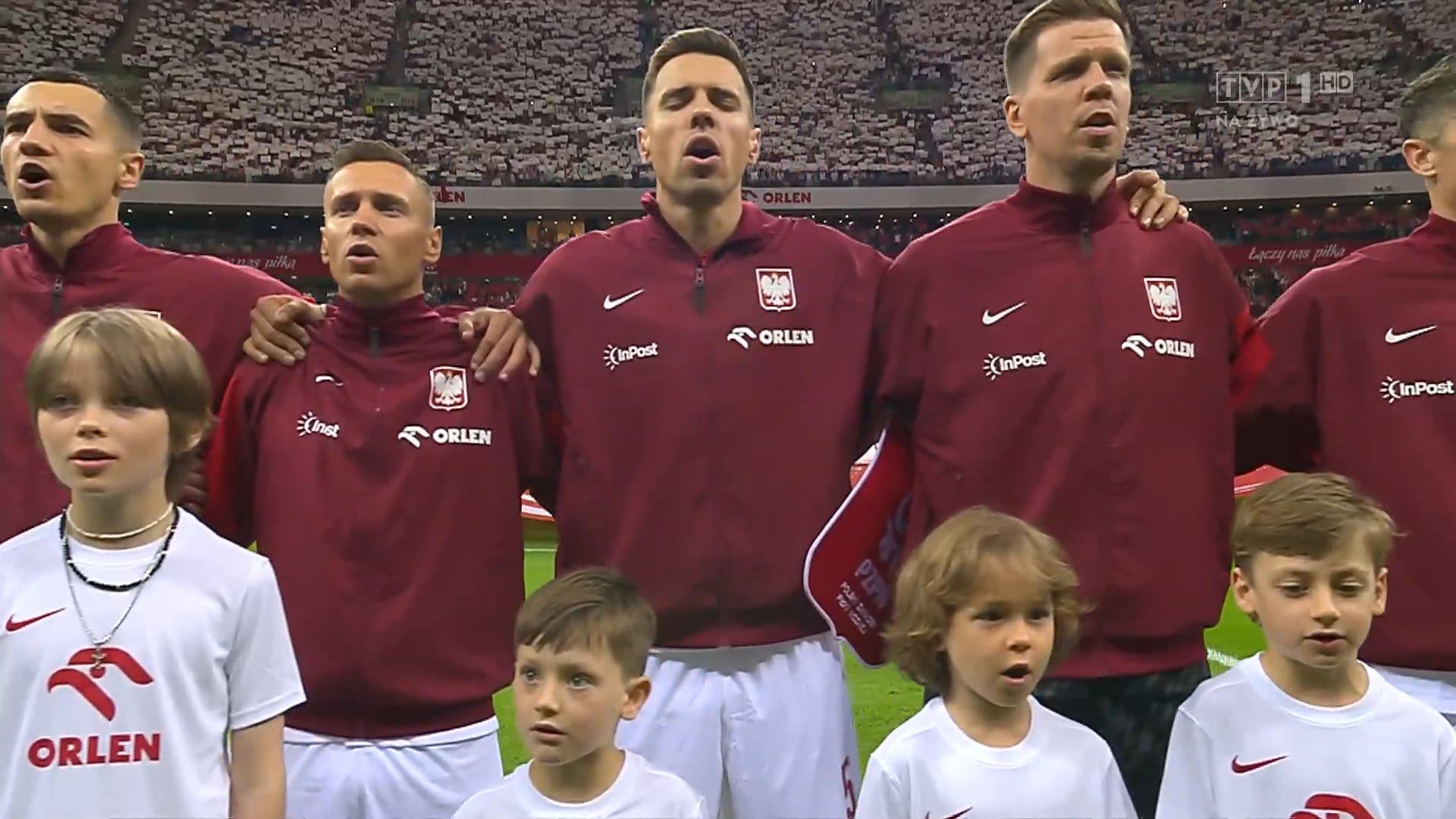 Dzieci Lewandowskiego i Szczęsnego na murawie