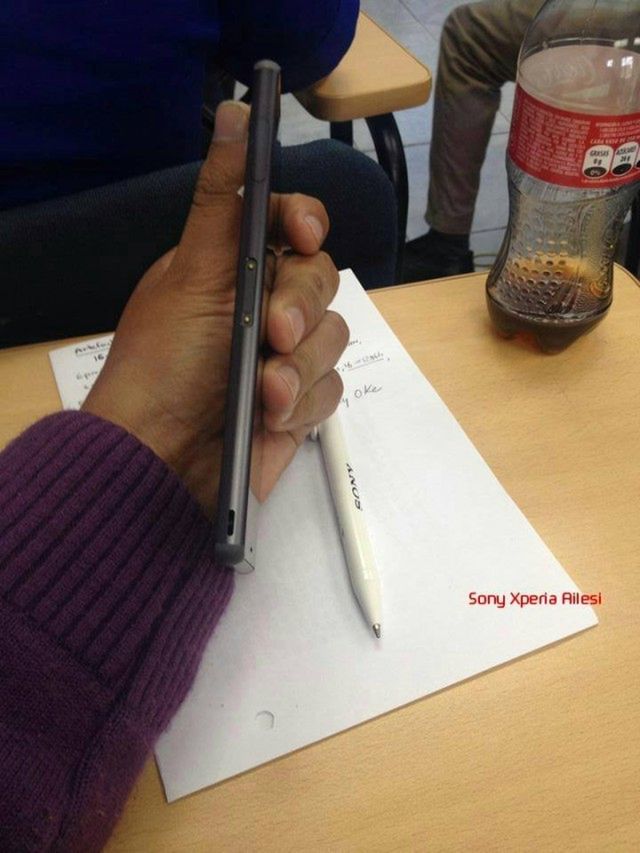 W skrócie: Moto G(2), Xperia Z3 i ukryta wiadomość na zaproszeniu na prezentację iPhone'a 6 7