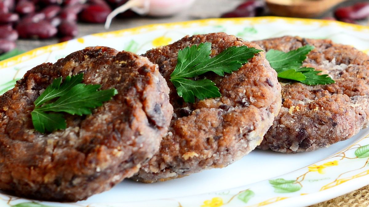 Dzieci uwielbiają kotlety z czerwonej fasoli