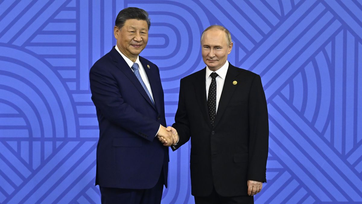 KAZAN, RUSSIA - OCTOBER 23: Russian President Vladimir Putin greets Chinese President Xi Jinping during an official welcoming ceremony for delegations' heads at the BRICS 2024 Summit in Kazan, Russia, 23 October 2024. (Photo by Sefa Karacan/Anadolu via Getty Images)
