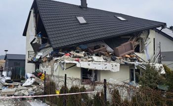 Wybuch rozerwał dom pod Kielcami. W środku rodzina