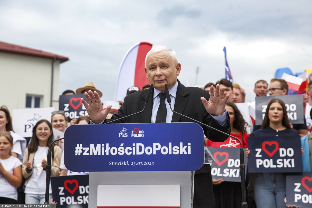 Prekampania PiS na bogato. "Kupują nasze głosy, za nasze pieniądze"
