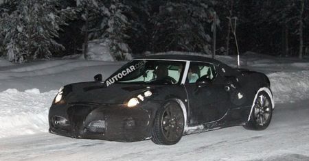 Alfa Romeo 4C szaleje na śniegu