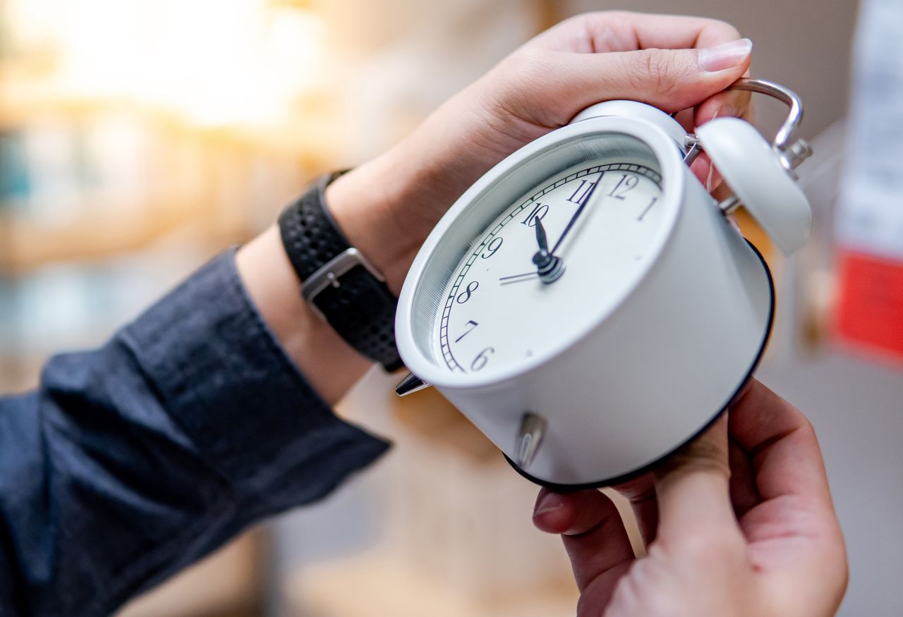 Zmiana czasu na zimowy. Neurobiolożka wskazuje, który jest korzystniejszy