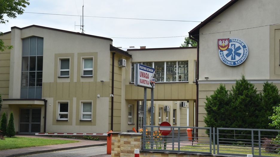 Tarnowskie pogotowie ratunkowe ma w tym momencie do dyspozycji 15 zespołów wyjazdowych. Część z nich stacjonuje w Tarnowie, a część w filiach na terenie powiatu