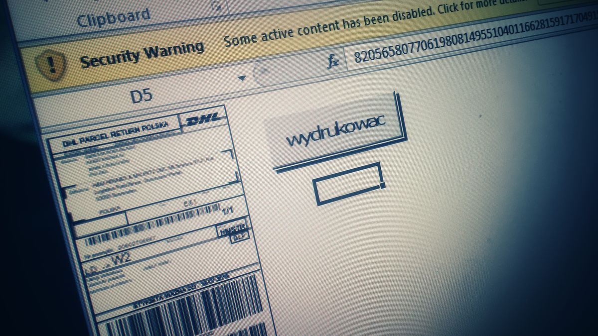 Sprawdzamy, jak działa trojan z maili "od DHL" (fot. Kamil Dudek)