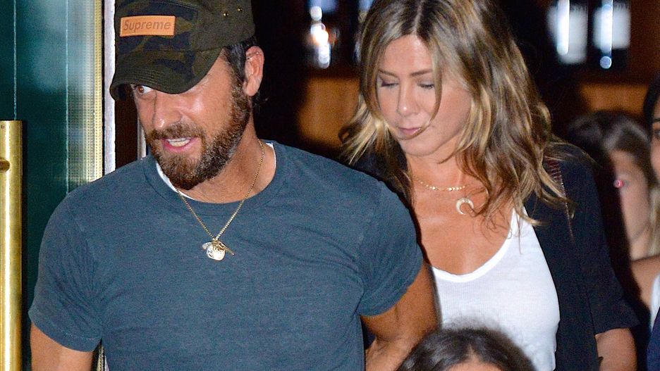 Celebrity Sightings in New York City - July 18, 2016NEW YORK, NY - JULY 18:  Jennifer Aniston and Justin Theroux seen leaving a restaurant in West Village on  July 18, 2017 in New York City.  (Photo by Robert Kamau/GC Images)Robert Kamauactress, actor, couple, married, together, husband, wife, bodygu